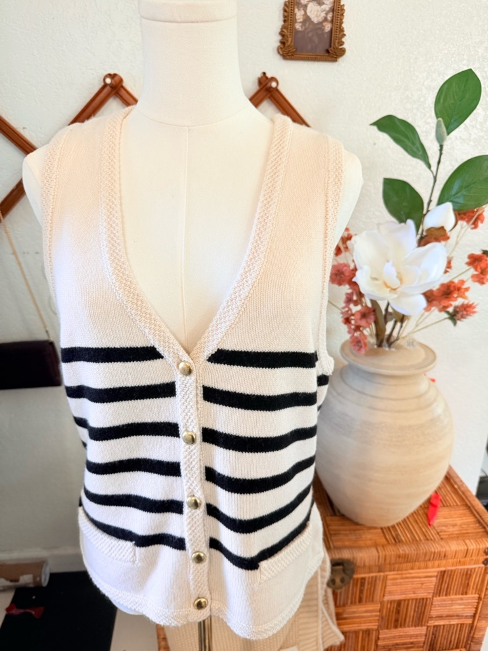L'Academie Cream V-Neck Knit Vest with Logo Tag